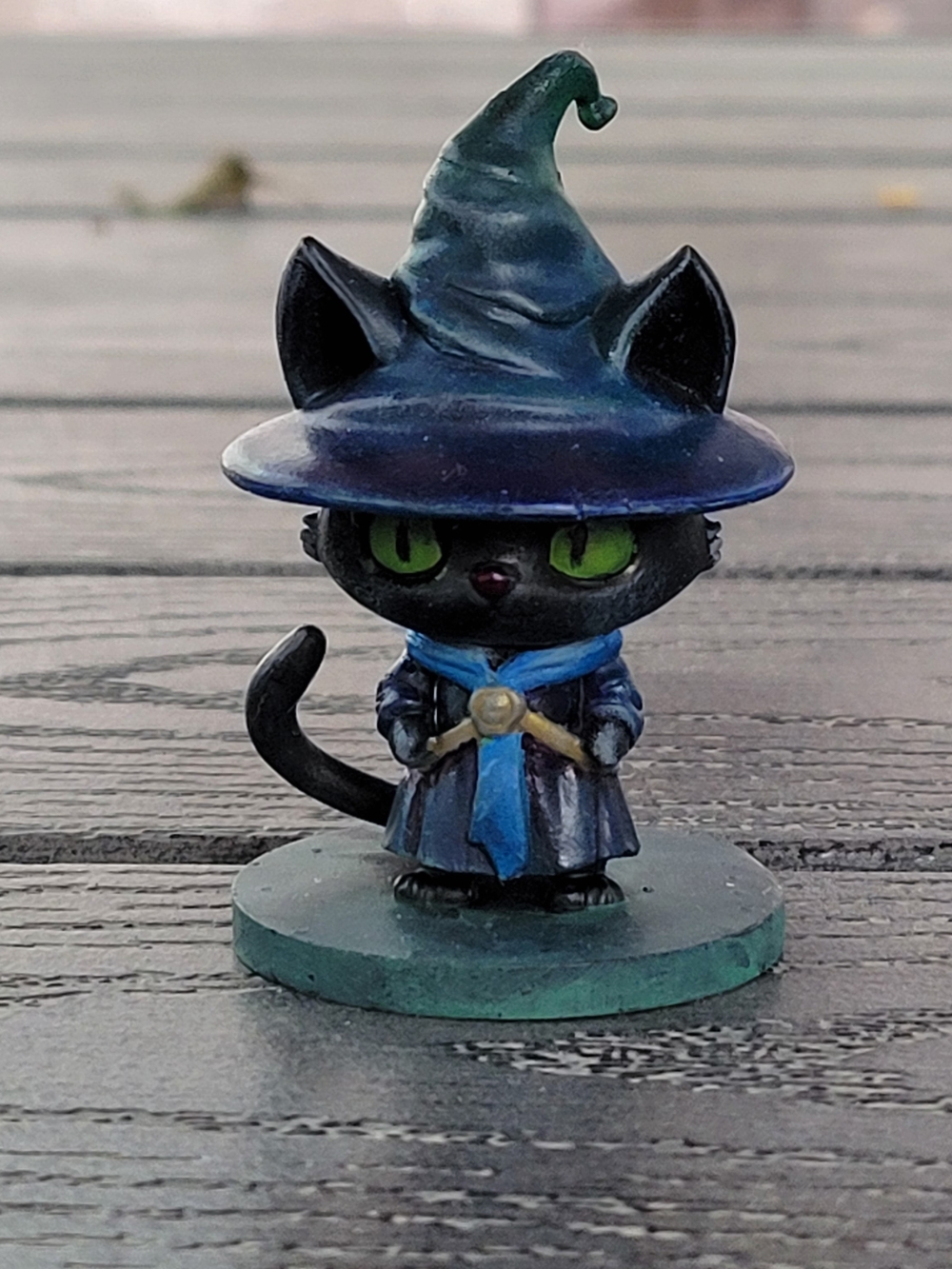Hand-Painted 3D Printed Wizard Cat Figurine – Resin Desk Decor